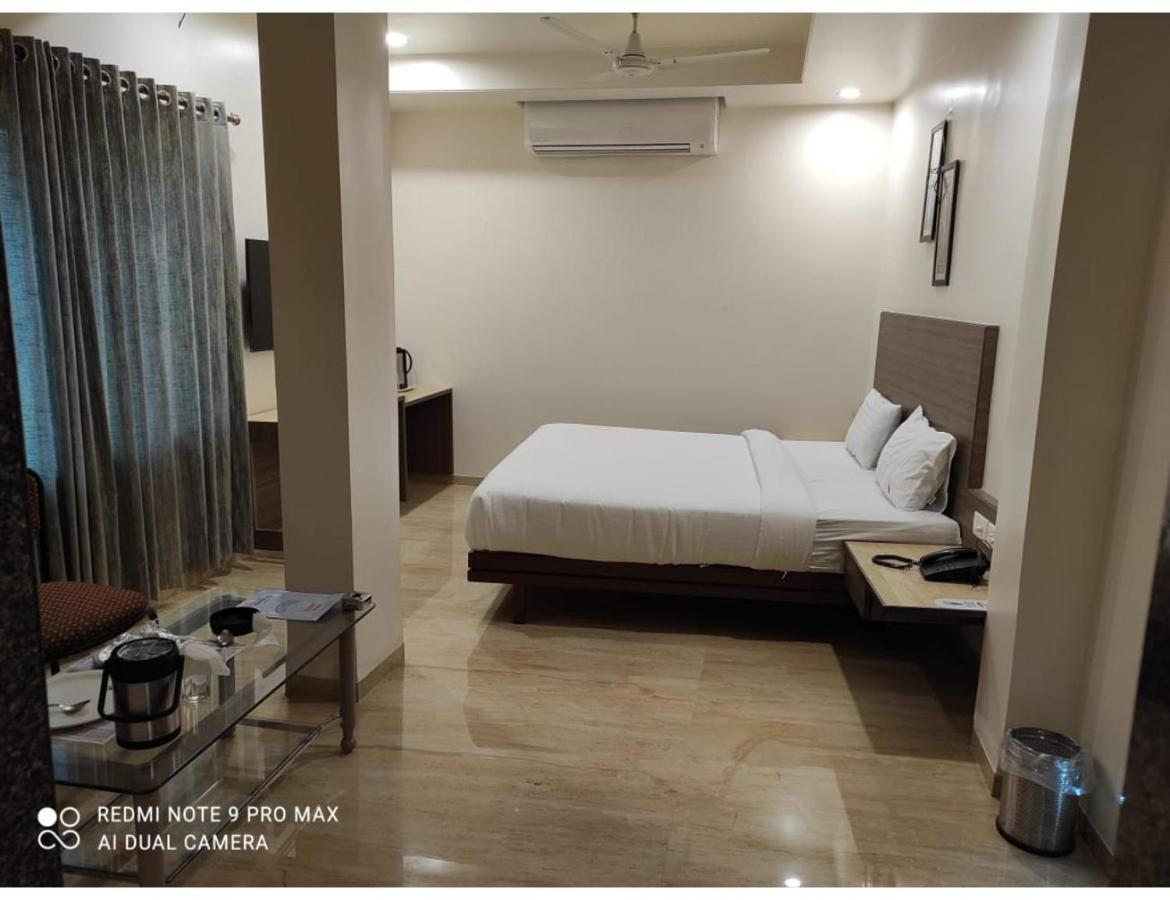 Hotel Dwarka, Nagpur Zewnętrze zdjęcie