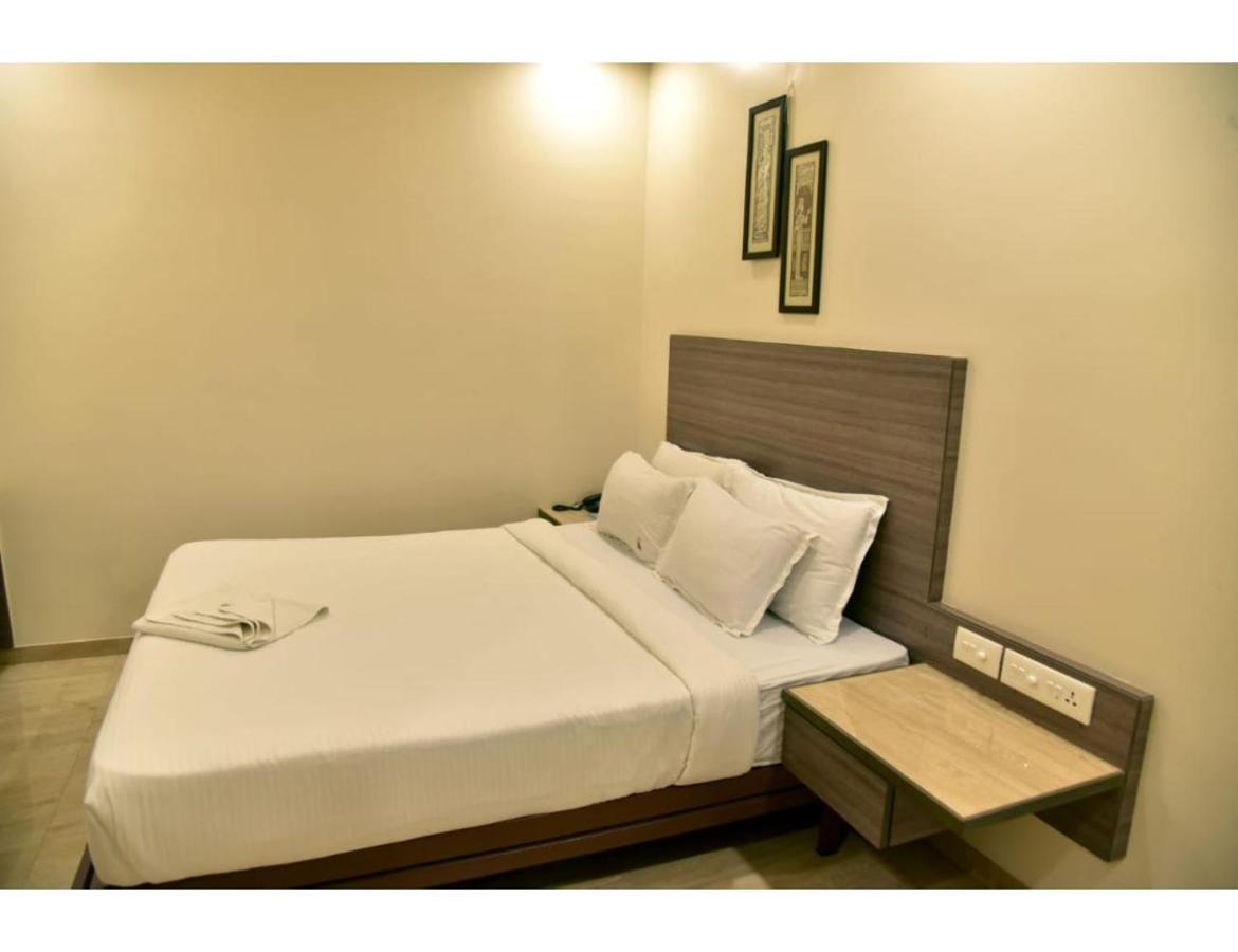 Hotel Dwarka, Nagpur Zewnętrze zdjęcie